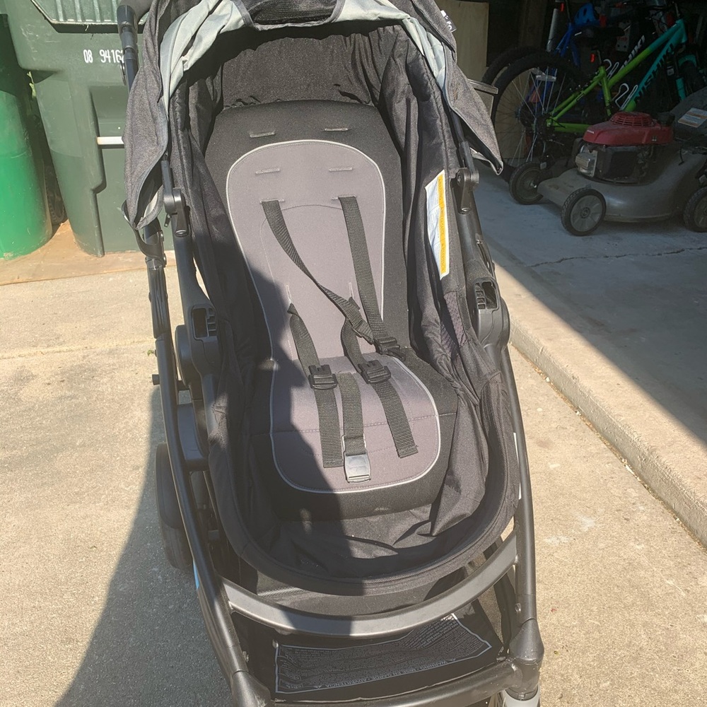 Graco Stroller - Picture 2 of 4